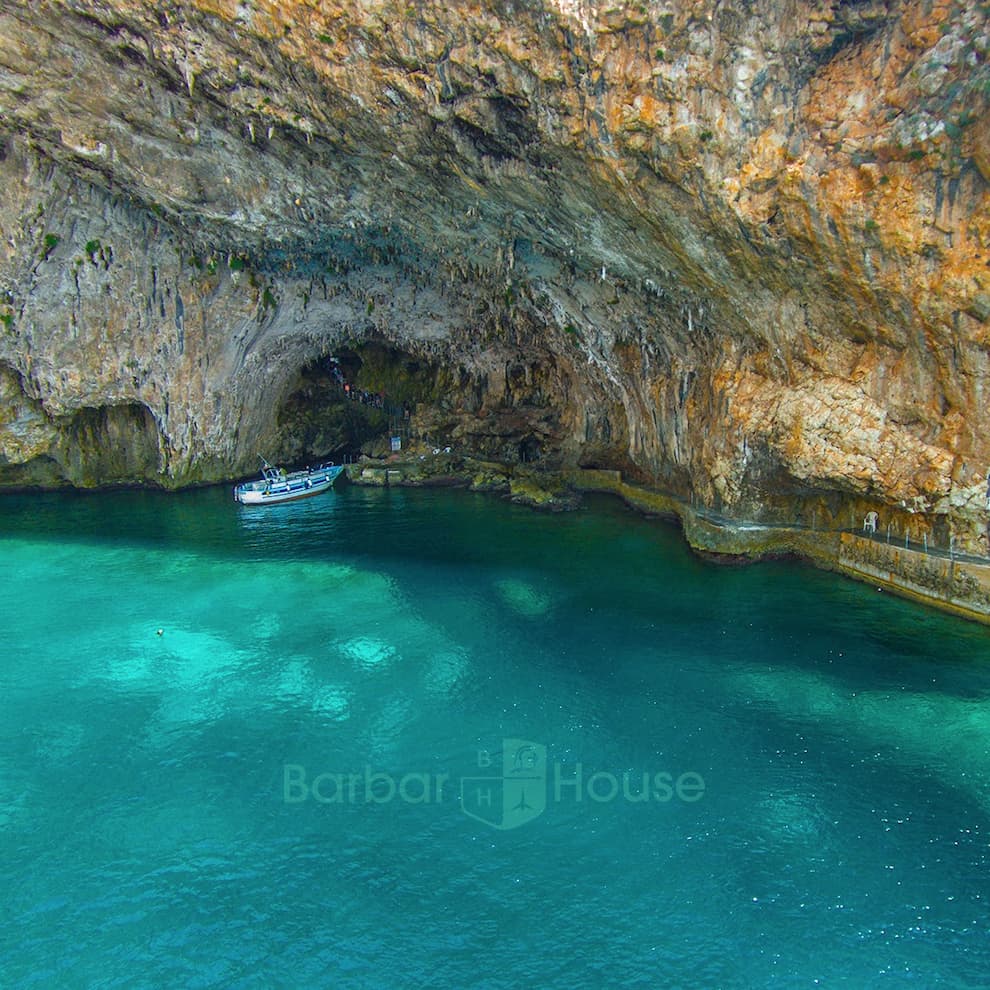 La grotta Zinzulusa di Castro, Barbarhouse